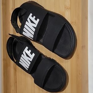 Nike Sandels